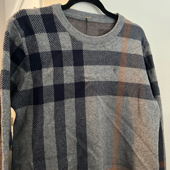 Sweaters - Picture 2 of 4